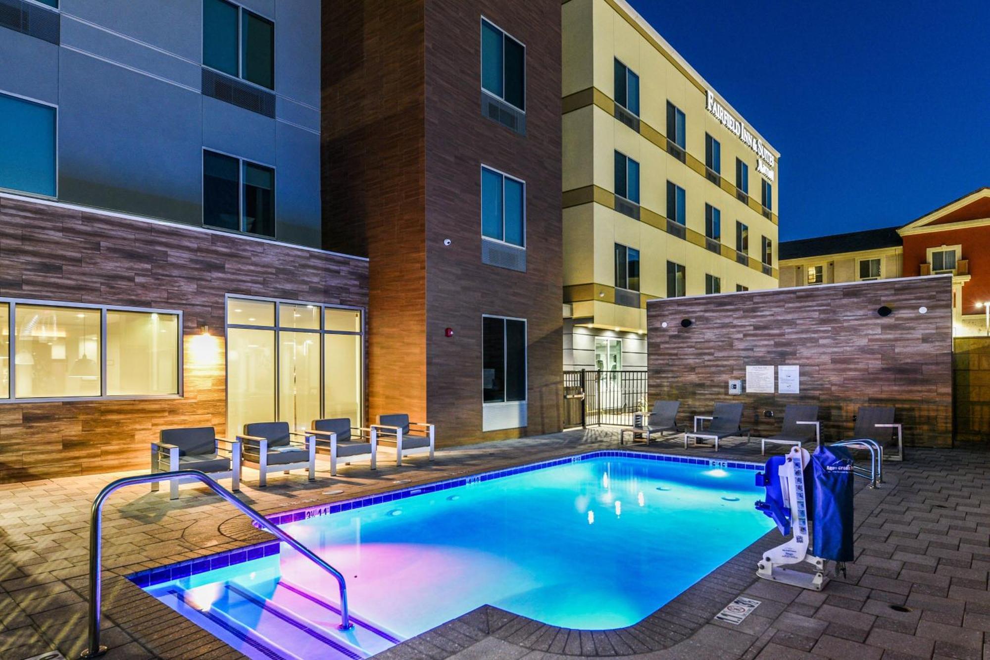 Fairfield Inn & Suites Ontario Rancho Cucamonga Dış mekan fotoğraf